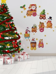 Vue détaillée des stickers muraux de Noël avec Père Noël et animaux dans un salon