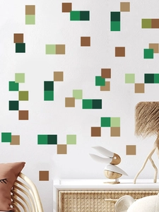 Détail des stickers muraux carrés aux tons terreux dans un décor de salon moderne minimaliste