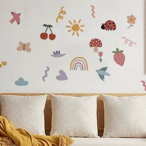 Wandtattoo Set für Kinderzimmer mit Sonne und Regenbogen im handgezeichneten Stil