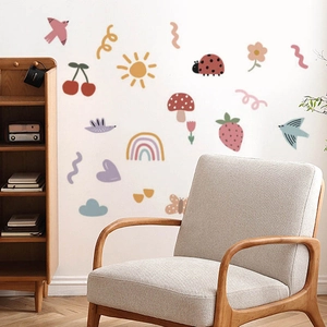 Cartoon Wandsticker mit Sonne und Regenbogen für Kinderzimmer in Morandi-Farben