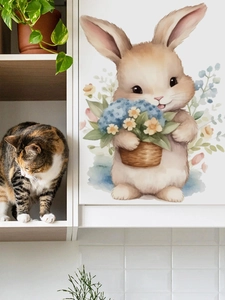 Detailansicht des Hasen-Wandstickers mit blauen Blumen auf weißem Schrank