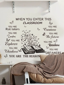 Détail du sticker mural PVC montrant des citations anglaises et un livre fleuri au mur