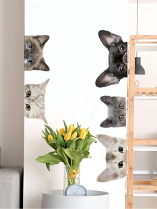 Detailansicht von Katzen- und Bulldoggen-Wandaufklebern auf einem Wohnzimmer-Sofa Hintergrund