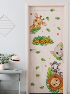 Detail von Tier-Wandaufklebern mit Giraffe und Löwe auf einer hellen Holztür