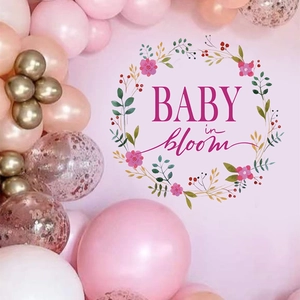 Adesivo murale Baby In Bloom con ghirlanda floreale e palloncini oro rosa per feste