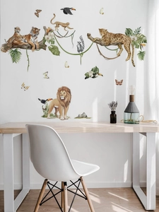 Detaillierte Dschungeltier-Wandsticker mit Löwe, Tiger und Leopard in einem Kinderzimmer