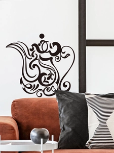 Sticker mural détaillé théière arabe style mandala au-dessus d'un canapé de salon
