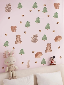 Sticker mural détaillé présentant des animaux de la forêt comme des ours et des écureuils