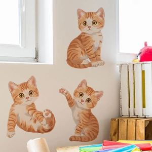 Drei süße orangefarbene Wandaufkleber mit Katzen aus mattem PVC für die Wanddekoration