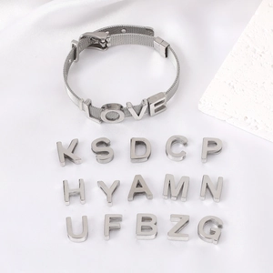 Bracelet à maille personnalisable en acier inoxydable avec lettres dorées 18K mobiles