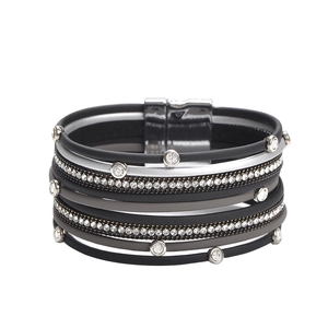 Bracelet multicouche en cuir avec strass en cristal et fermoir magnétique argenté