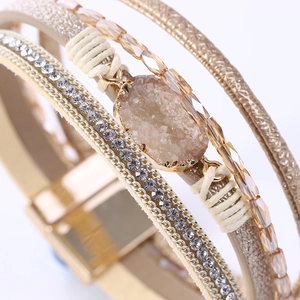 Mehrlagiges Boho-Armband mit Champagner-Kristallen und Magnetverschluss
