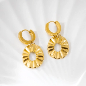 Polished gold ruffled disc earrings with hoop closure made of high quality stainless steel