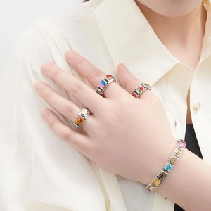Modulares Edelstahl Armband und Ring Set mit bunten Emaille Anhängern für Damen