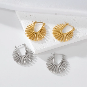 316 Stainless Steel Sunburst Fan Shaped Huggie Hoop Earrings 18K Gold Plated Radiating Geometric Jewelry For Women Girls Simple Fashion Accessory