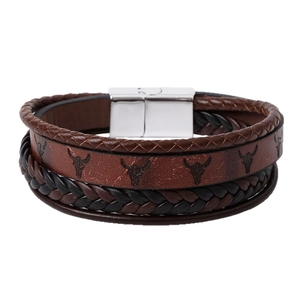 Mehrlagiges Herren-Lederarmband mit Stierkopf-Motiv und silbernem Magnetverschluss