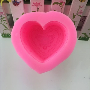 Rosa Silikonform in Herzform mit Rosenmuster für Fondantkuchen und DIY-Backen