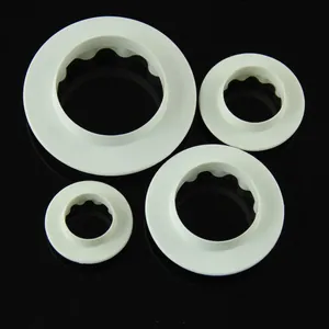 Set of 4 white plastic double-sided scalloped cake cutters for DIY fondant modeling
