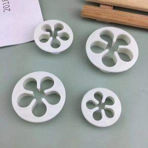 Set di 4 organizer per cavi a forma di fiore bianco per la gestione dei cavi di casa