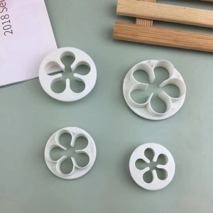 Set di 4 stampini bianchi a fiore di prugna per decorazioni in pasta di zucchero e torte