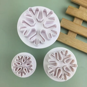 Set of 3 white snowflake cookie cutters and plunger molds for DIY fondant cake baking