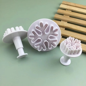 Set of 3 snowflake plunger cutters for DIY cookie and fondant cake baking decorations