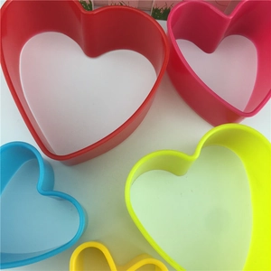 5pcs heart shaped plastic cookie cutters in vibrant colors for fondant cake baking tools