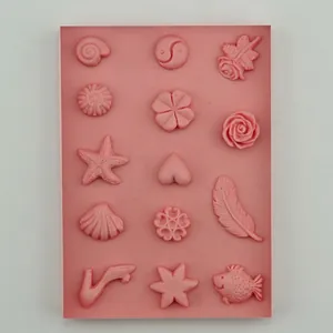 Moule à fondant en silicone rose avec 15 cavités fleurs et coquillages pour pâtisserie