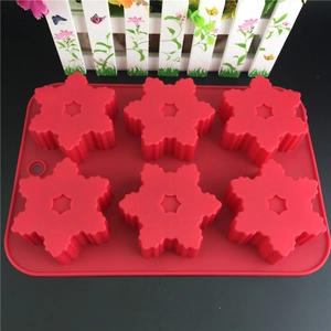 Red silicone 6-cavity snowflake baking mold for Christmas cakes and DIY chocolates