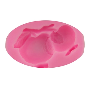 Vue détaillée du moule en silicone rose avec une forme de fruit de grenade créative