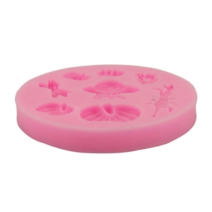 Pink silicone mold with marine themes featuring starfish and shells for fondant baking