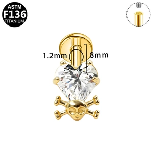 Gedetailleerde macro van G23 titanium octopus schedel piercing met hartvormige zirkonia