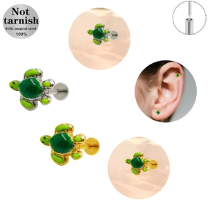 Detailansichten von Schildkröten-Labret-Steckern aus Chirurgenstahl 316L mit Emaille