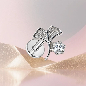Detail of G23 titanium ginkgo leaf ear stud with sparkling zircon and flat back labret design
