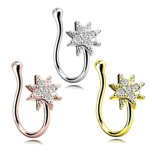 Détail de trois faux piercings de nez en forme de U avec étoiles et strass brillants