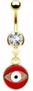 Detailansicht goldener Bauchnabelpiercing mit rotem Evil-Eye-Anhänger und Zirkonia