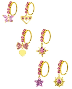 Detalle de set de 6 piercings de nariz dorados con mariposa de circón rosa y dijes