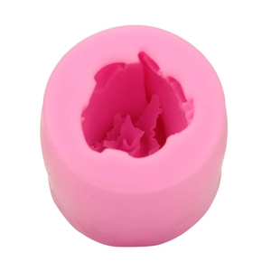 Vue macro de l'intérieur du moule en silicone rose 3D rose avec texture florale
