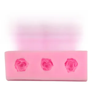 Detailsicht der Silikonform mit 3 Rosenblüten für DIY Fondant und Kuchenbacken