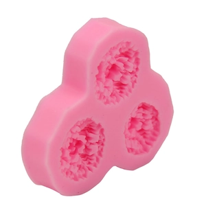Dettaglio dello stampo in silicone rosa a 3 cavità a forma di fiori per decorazioni