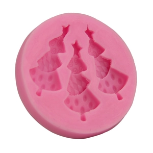 Détails du moule en silicone rose avec trois motifs de sapins de Noël et des textures