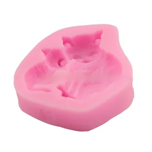 Detailed pink silicone mold featuring two cute cats for DIY baking and fondant crafts