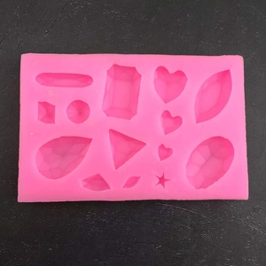 Rosa Silikonform mit geometrischen Diamant- und Edelsteinformen für DIY-Backen und Basteln