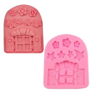 Detail von rosa Silikon-Backformen für Fondant-Torten mit Märchenfenster und Blumen