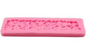 Stampo in silicone rosa per fondant con dettagliati motivi floreali e quadrifogli