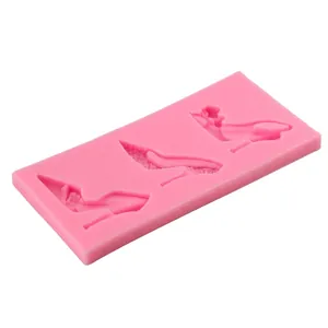 Moule en silicone rose avec trois talons hauts pour décoration de gâteaux DIY