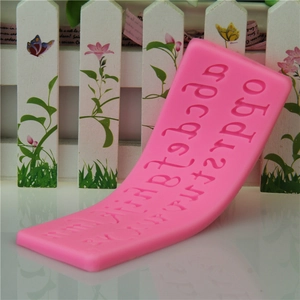 Roze siliconen mal met kleine letters a-z voor DIY taart en chocolade decoraties