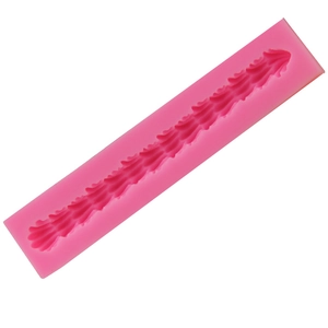 Pink silicone mold for shell chain borders and liquid fondant cake decoration