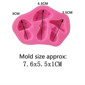 Moule en silicone rose avec trois motifs de champignons pour fondant et pâtisserie