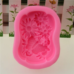 Moule en silicone rose détaillé avec motifs de chrysanthèmes et fleurs de tournesol